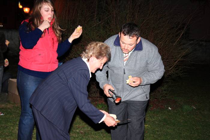 2009_Osternacht_GRILLEN05